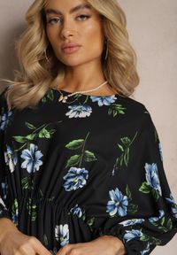 Renee - Czarno-Niebieska Midi Sukienka w Kwiaty o Rozkloszowanym Kroju z Rękawami Nietoperz Jervia. Kolor: czarny. Wzór: kwiaty. Styl: elegancki. Długość: midi
