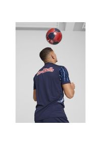 Puma - rb salzburg koszulka outdoor 2024/25. Kolor: czerwony, wielokolorowy, niebieski. Sport: outdoor