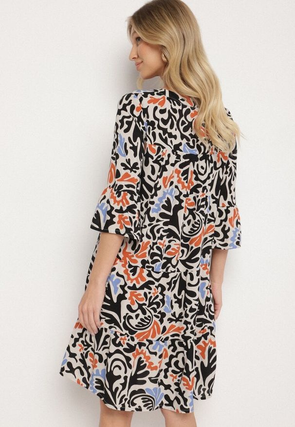 Born2be - Czarno-Beżowa Wiskozowa Rozkloszowana Sukienka z Abstrakcyjnym Wzorem Liracalia. Okazja: na co dzień. Kolor: czarny. Materiał: wiskoza. Styl: casual, elegancki