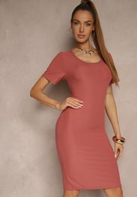 Renee - Różowa Basicowa Sukienka z Bawełną Lumaselle. Okazja: na co dzień. Kolor: różowy. Materiał: bawełna. Styl: klasyczny, casual