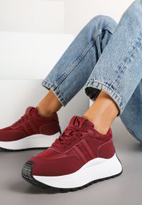 Renee - Bordowe Sznurowane Sneakersy Vices na Platformie z Ozdobnymi Paskami Seliniel. Nosek buta: okrągły. Zapięcie: pasek. Kolor: czerwony. Materiał: jeans. Wzór: paski. Obcas: na platformie