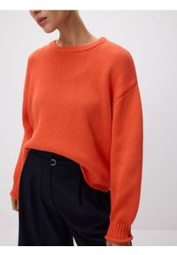 Reserved - Sweter oversize - pomarańczowy. Kolor: pomarańczowy. Materiał: dzianina, bawełna #1
