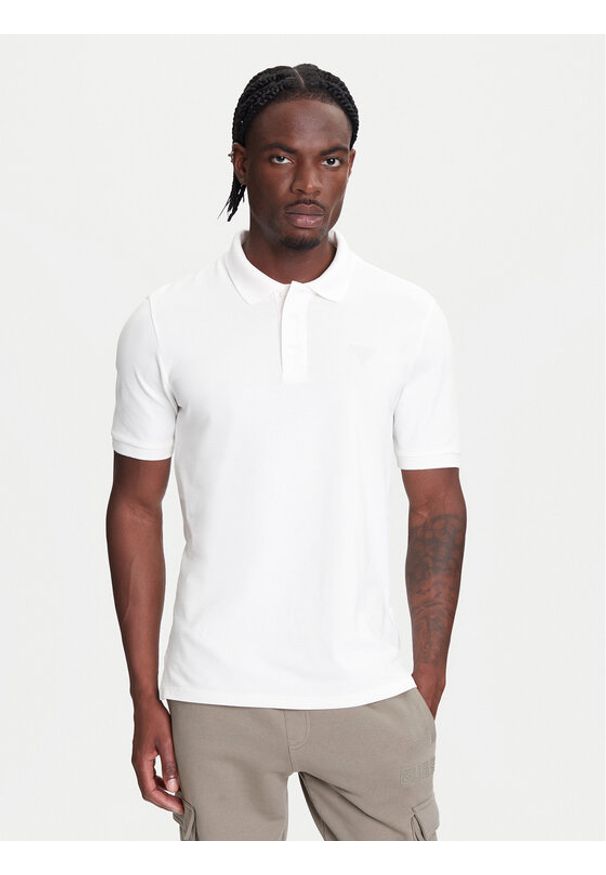 Guess Polo Z5YP02 K9WF1 Biały Regular Fit. Typ kołnierza: polo. Kolor: biały. Materiał: bawełna