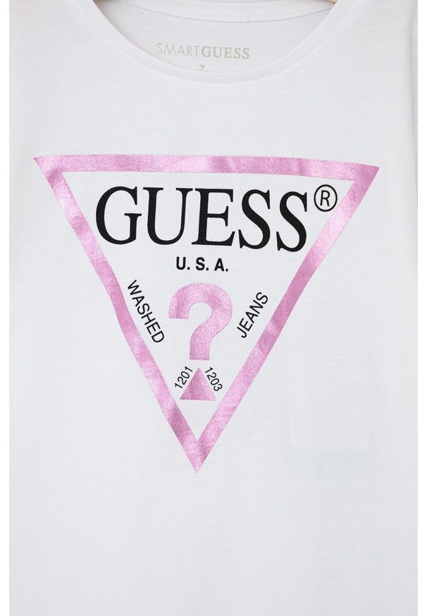 Guess T-shirt bawełniany dziecięcy kolor biały. Okazja: na co dzień. Kolor: biały. Materiał: bawełna. Wzór: nadruk. Styl: casual