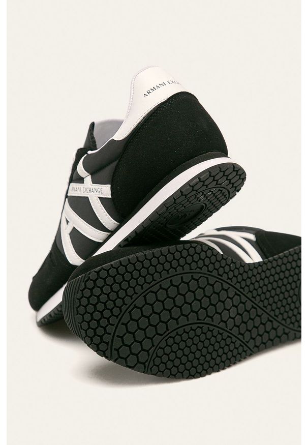 Armani Exchange - Buty. Nosek buta: okrągły. Zapięcie: sznurówki. Kolor: czarny. Materiał: guma