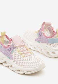 Born2be - Biało-Fioletowe Siateczkowe Buty Sportowe Sneakersy na Grubej Tłoczonej Podeszwie Telarienna. Okazja: na co dzień. Zapięcie: sznurówki. Kolor: biały. Materiał: jeans. Obcas: na platformie #5