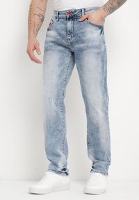 Born2be - Jasnoniebieskie Bawełniane Jeansy z Przetarciami Ragstia. Okazja: na co dzień. Kolor: niebieski. Styl: casual #3