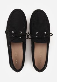 Born2be - Czarne Mokasyny VICES ze Skórzaną Wkładką Ozdobione Wiązaniem Pireronei. Nosek buta: okrągły. Zapięcie: sznurówki. Kolor: czarny. Materiał: skóra. Wzór: aplikacja. Obcas: na obcasie. Styl: klasyczny. Wysokość obcasa: niski #3