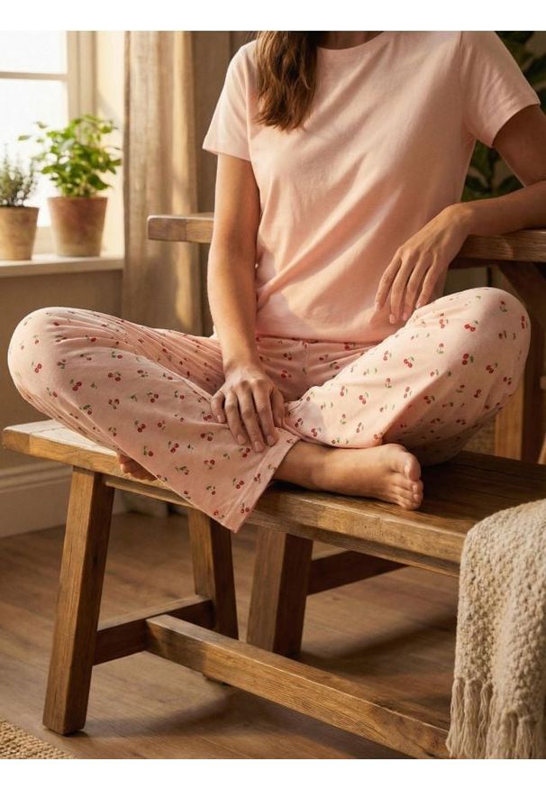 Sinsay - Bawełniana piżama dwuczęściowa z motywem wiśni - różowy. Kolor: różowy. Materiał: bawełna