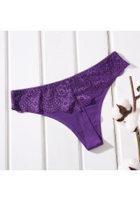 Intica - Stringi bezszwowe z koronkowym wykończeniem Dilek. Kolor: fioletowy. Materiał: koronka