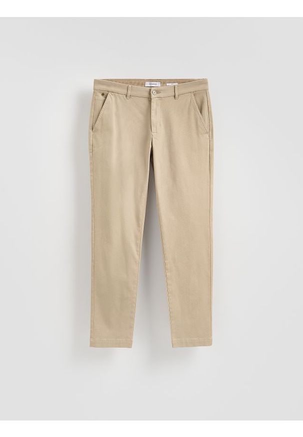 Reserved - Spodnie chino slim fit - beżowy. Kolor: beżowy. Materiał: tkanina