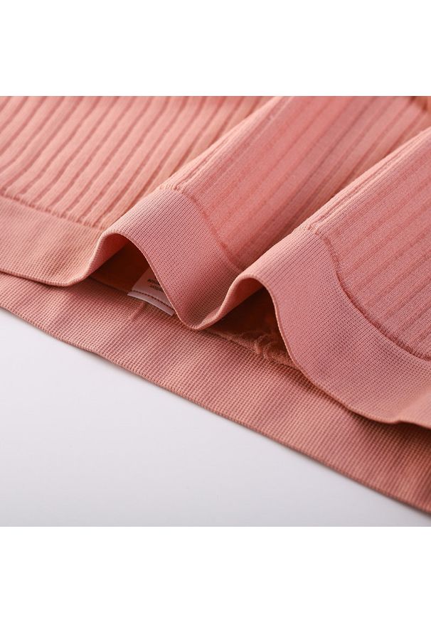 Intica - Koronkowe szorty damskie na co dzień Trix. Kolor: różowy. Materiał: koronka. Wzór: koronka, gładki