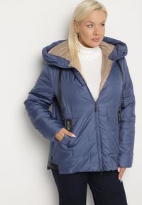 Born2be - Niebieska Pikowana Kurtka z Kapturem i Ozdobnymi Suwakami Tulirisa. Okazja: na co dzień. Typ kołnierza: kaptur. Kolekcja: plus size. Kolor: niebieski. Materiał: jeans. Styl: sportowy, casual