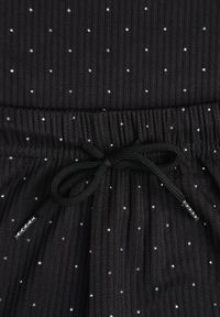 Born2be - Czarny Komplet Oversize z Cyrkoniami T-shirt i Spodnie Arnatea. Kolor: czarny. Wzór: aplikacja #7