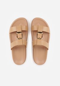 Born2be - Ciemnobeżowe Klapki z Ozdobną Klamrą i Paskiem Kaidine. Okazja: na co dzień. Kolor: beżowy. Materiał: jeans. Sezon: lato. Styl: casual, klasyczny #2