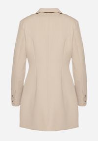 Born2be - Beżowa Taliowana Sukienka z Wiskozą o Jednorzędowym Marynarkowym Kroju Bonigala. Typ kołnierza: dekolt w serek. Kolor: beżowy. Materiał: wiskoza. Styl: klasyczny, elegancki #6