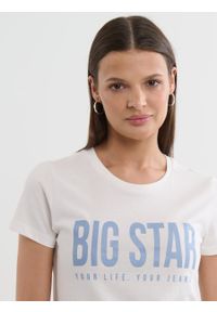 Big-Star - Koszulka damska z nadrukiem kremowa Brigida 102. Okazja: do pracy. Kolor: kremowy. Materiał: jeans, dzianina, skóra. Wzór: nadruk. Styl: klasyczny #4