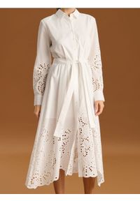Sinsay - Sukienka koszulowa z ażurowymi elementami - biały. Kolor: biały. Wzór: ażurowy. Typ sukienki: koszulowe #1