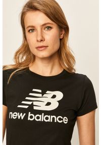 New Balance - T-shirt. Okazja: na co dzień. Kolor: czarny. Materiał: dzianina. Wzór: nadruk. Styl: casual