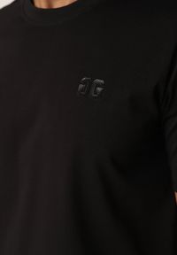 Born2be - Czarny Klasyczny T-shirt z Bawełną Zdobiony Minimalistycznym Nadrukiem Bornore. Okazja: na co dzień, do pracy. Kolor: czarny. Materiał: bawełna. Wzór: nadruk, aplikacja. Styl: klasyczny #5