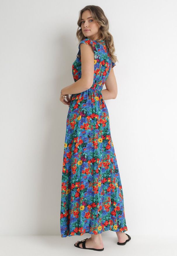 Born2be - Niebieska Sukienka Oceshi. Typ kołnierza: kokarda, kołnierz z falbankami. Kolor: niebieski. Materiał: materiał. Wzór: kwiaty. Typ sukienki: kopertowe. Długość: maxi