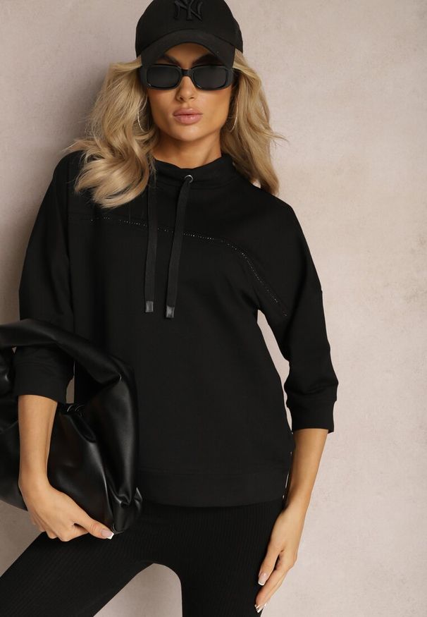 Renee - Czarna Bluza Ozdobiona Drobnymi Cyrkoniami i Sznurkami Vanreil. Kolor: czarny. Wzór: aplikacja