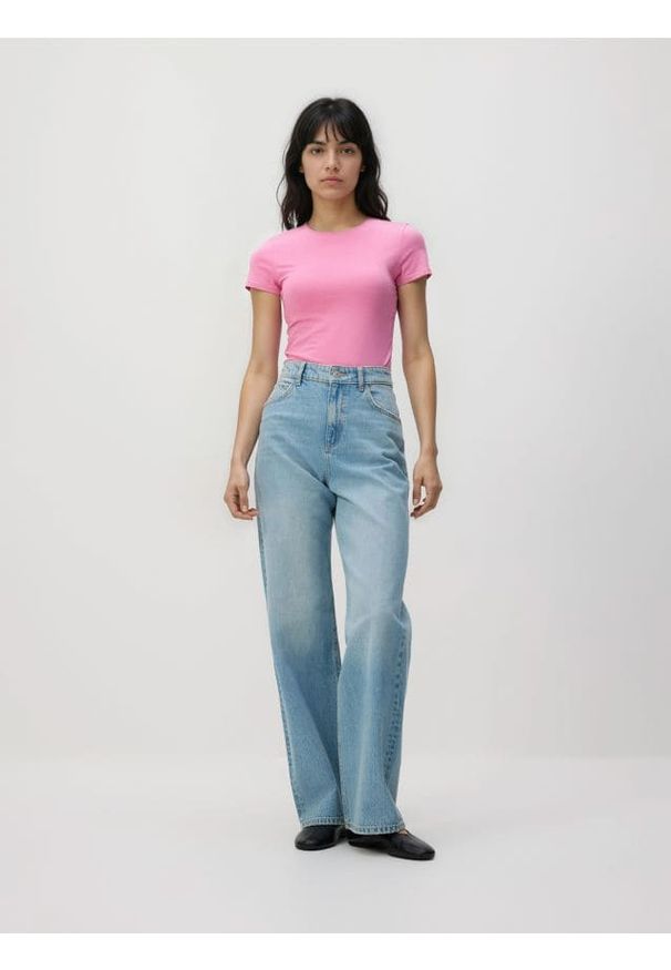 Reserved - T-shirt slim fit - różowy. Kolor: różowy. Materiał: dzianina, bawełna