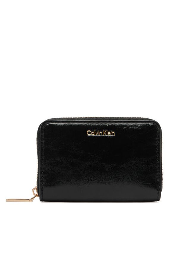 Calvin Klein Portfel Foil Glossy Square Zip Around LV04F1201G Czarny. Kolor: czarny. Materiał: skóra