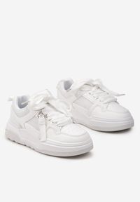 Renee - Białe Sneakersy z Ozdobnymi Sznurówkami i Grubą Podeszwą Klorimia. Kolor: biały #3