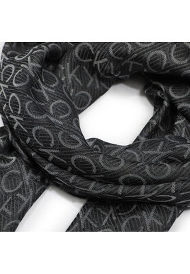 Calvin Klein Chusta Monogram K60K608779 Czarny. Kolor: czarny