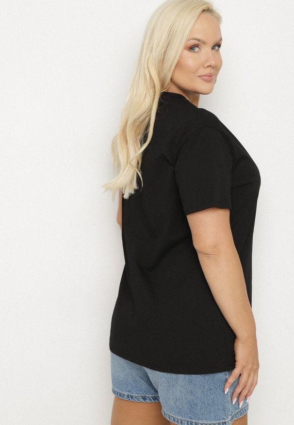 Born2be - Czarny Bawełniany T-shirt Ozdobiony Sercem Tolianee. Okazja: na co dzień. Kolor: czarny. Materiał: bawełna. Wzór: aplikacja. Styl: casual, klasyczny