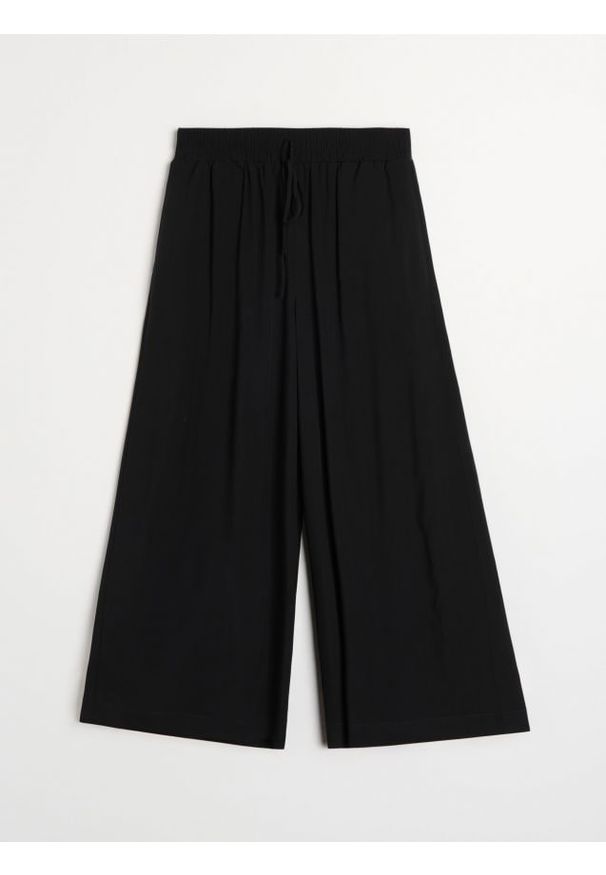 Sinsay - Wiskozowe spodnie wide leg - czarny. Kolor: czarny. Materiał: wiskoza