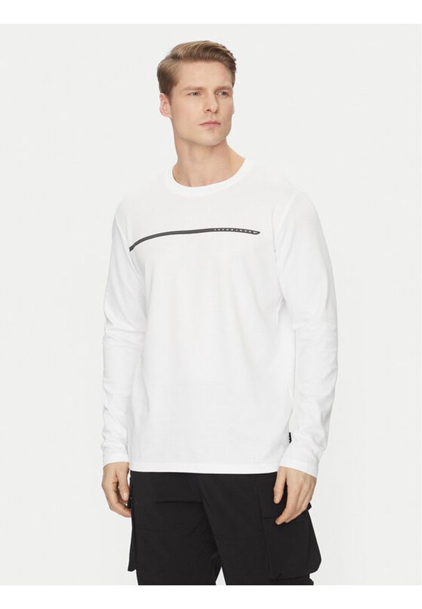 Jack & Jones Longsleeve Fusion 12273134 Biały Regular Fit. Kolor: biały. Materiał: syntetyk, bawełna. Długość rękawa: długi rękaw