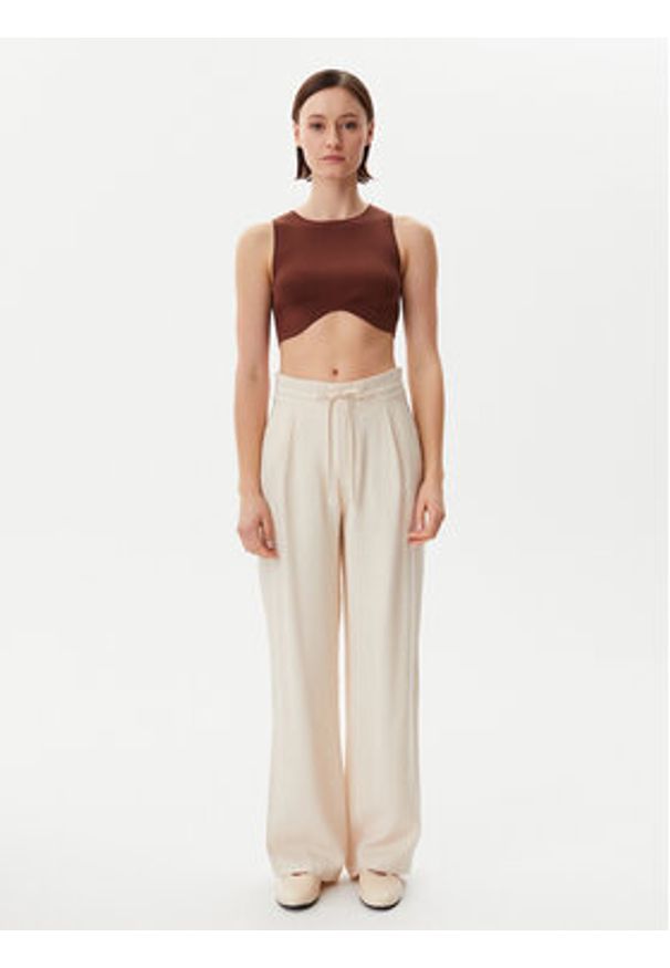 Calvin Klein Jeans Spodnie materiałowe J20J225339 Beżowy Straight Fit. Kolor: beżowy. Materiał: wiskoza