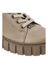 Beżowe Sneakersy Karino Modne Obuwie Damskie. Okazja: na spacer, na co dzień. Zapięcie: sznurówki. Kolor: beżowy. Materiał: guma, skóra. Obcas: na platformie. Sport: turystyka piesza #2