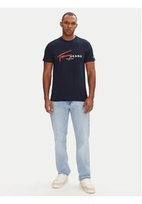 Tommy Jeans T-Shirt Signature Dna DM0DM20817 Granatowy Regular Fit. Kolor: niebieski. Materiał: bawełna