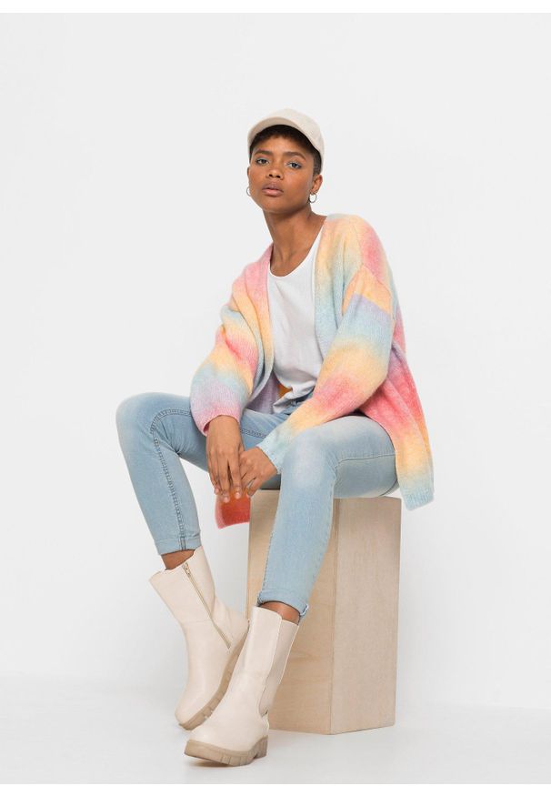 bonprix - Sweter bez zapięcia, z miękkiej dzianiny z wełną, o splocie dużych oczek. Kolor: niebieski. Materiał: dzianina, wełna. Wzór: ze splotem. Styl: elegancki