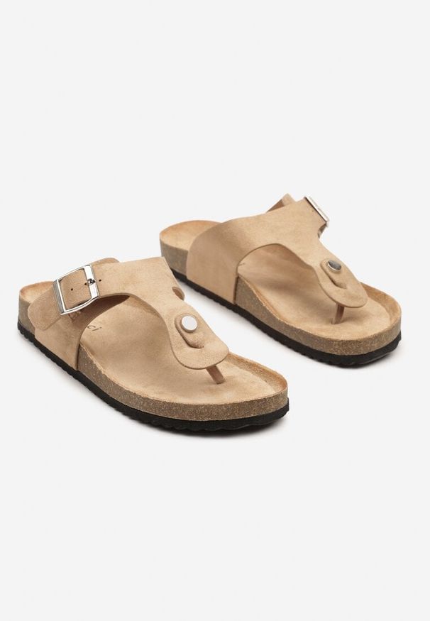 Born2be - Beżowe Japonki na Korkowej Grubej Podeszwie z Klamrą Florsemi. Okazja: na co dzień. Kolor: beżowy. Materiał: jeans. Styl: casual