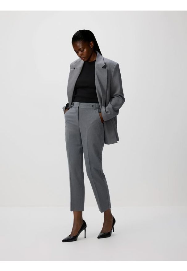 Reserved - Spodnie w kant - ciemnoszary. Kolor: szary. Materiał: tkanina, wiskoza