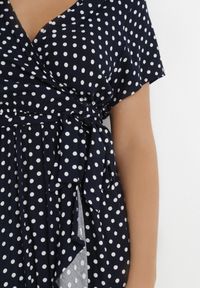 Born2be - Granatowa Sukienka Echosia. Kolor: niebieski. Materiał: materiał. Długość rękawa: krótki rękaw. Wzór: kropki. Typ sukienki: kopertowe. Długość: maxi #5