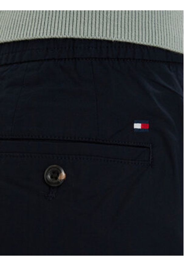 TOMMY HILFIGER - Tommy Hilfiger Chinosy Denton MW0MW42340 Granatowy Slim Fit. Kolor: niebieski. Materiał: bawełna