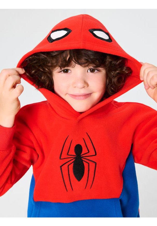Sinsay - Bluza z kapturem i haftowanym printem Spider-Man - czerwony. Typ kołnierza: kaptur. Kolor: czerwony. Wzór: nadruk, haft
