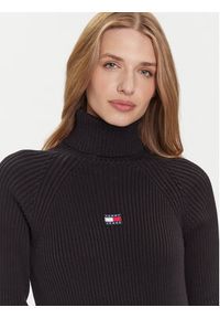 Tommy Jeans Sukienka dzianinowa Badge DW0DW22167 Czarny Regular Fit. Kolor: czarny. Materiał: bawełna #3