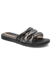 Czarne Klapki Ipanema Płaskie Obuwie Damskie. Okazja: na co dzień, na plażę, na spacer. Kolor: czarny. Sezon: lato. Styl: casual, elegancki
