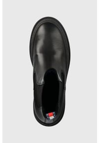 Tommy Jeans botki skórzane TJW CHELSEA FOXING BOOT damskie kolor czarny na platformie EN0EN02289. Nosek buta: okrągły. Kolor: czarny. Materiał: skóra. Obcas: na platformie #5