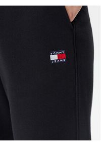 Tommy Jeans Spodnie dresowe Badge DW0DW20679 Czarny Regular Fit. Kolor: czarny. Materiał: bawełna #5