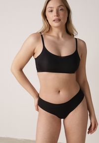 Born2be - Czarny Bezszwowy Biustonosz Bez Fiszbin z Usztywnianymi Miseczkami Leavessa. Kolor: czarny. Materiał: tkanina #6