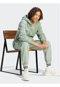 Adidas - adidas Spodnie dresowe IR8361 Zielony Regular Fit. Kolor: zielony. Materiał: bawełna #5