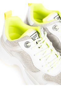 Guess Sneakersy "Juless" | FL7JUS FAB12 | Juless | Kobieta | Biały, Żółty. Kolor: biały, wielokolorowy, żółty. Materiał: skóra ekologiczna, materiał. Wzór: aplikacja. Obcas: na platformie #3