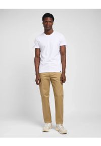 Lee - LEE MĘSKIE SPODNIE MATERIAŁOWE LEE REGULAR CHINO CLAY L71FTY60 112145529. Materiał: materiał